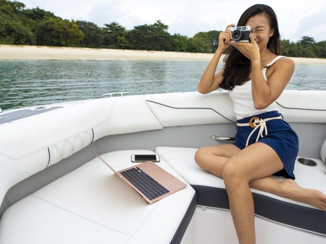 medium-shot-smiley-woman-taking-photos