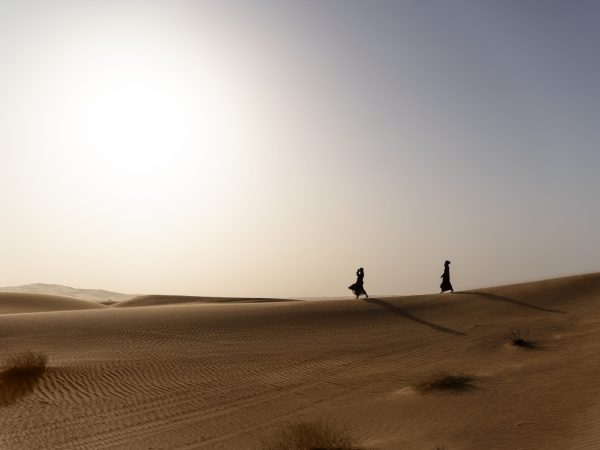 woman-wearing-hijab-desert